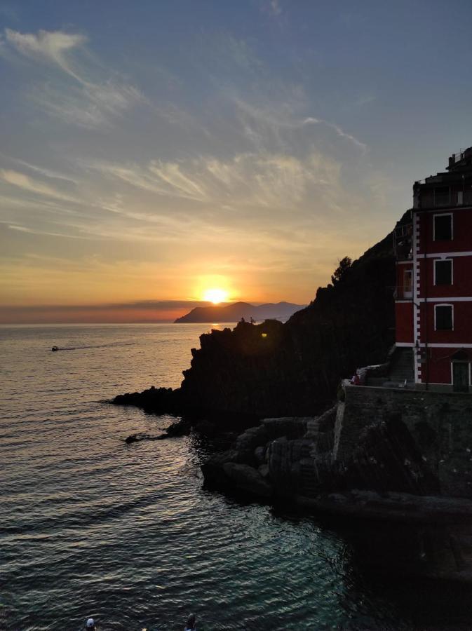 Ca'La Luna - In Centro Con Terrazza Riomaggiore Luaran gambar