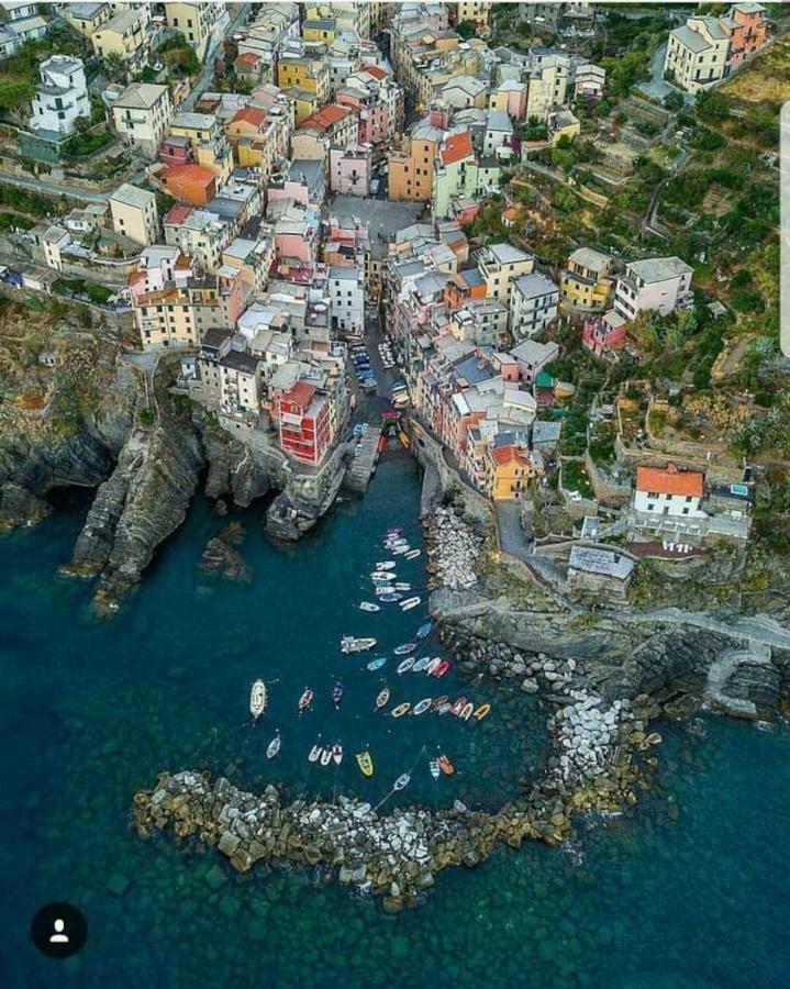 Ca'La Luna - In Centro Con Terrazza Riomaggiore Luaran gambar