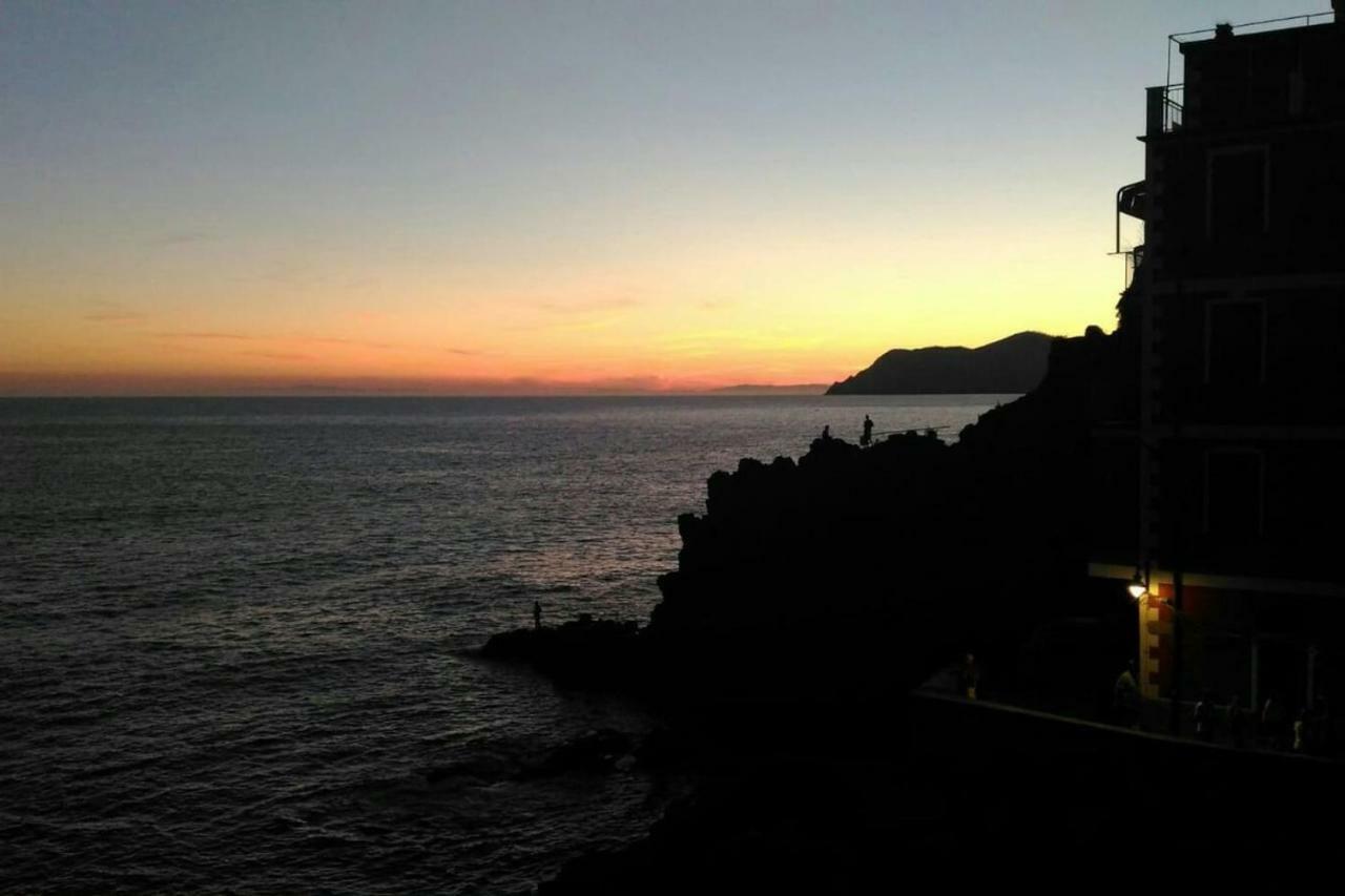 Ca'La Luna - In Centro Con Terrazza Riomaggiore Luaran gambar